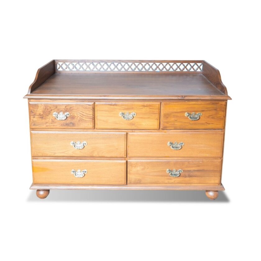 Traditional Chest Of Drawers