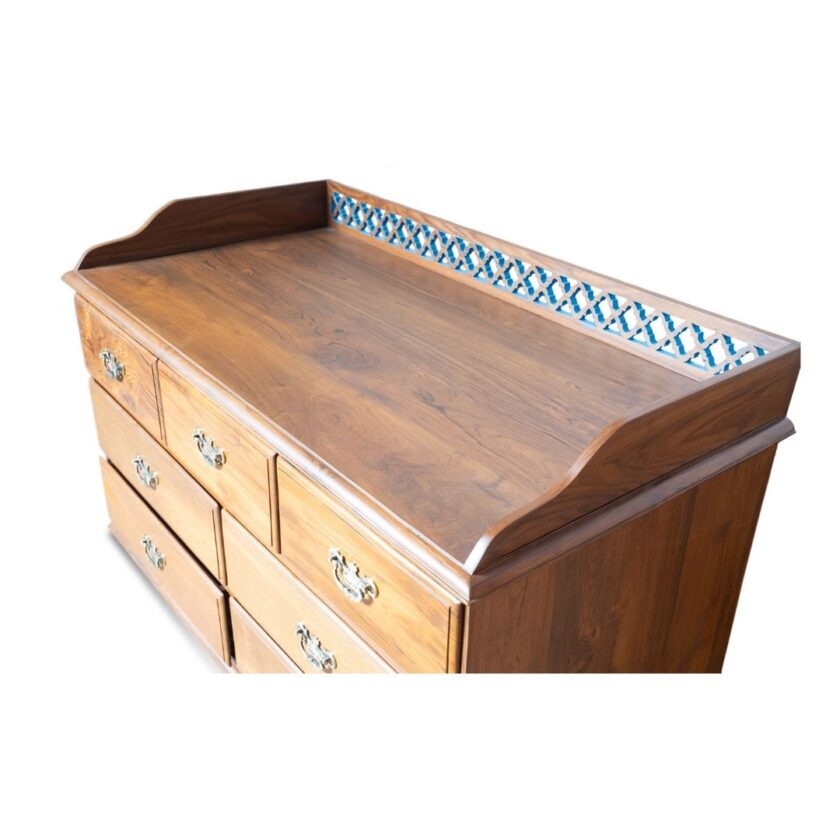 Traditional Chest Of Drawers - Image 3