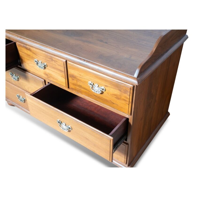 Traditional Chest Of Drawers - Image 6