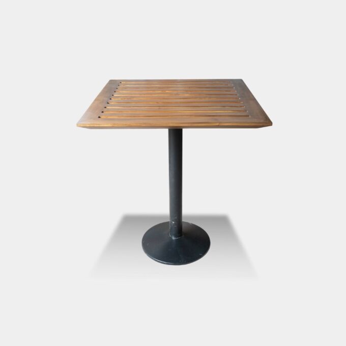Outdoor standing table