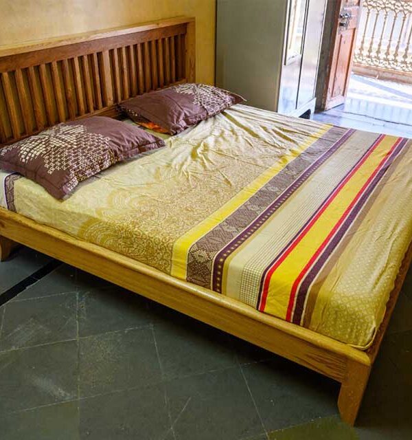Solid Wood Heritage Oak Bed