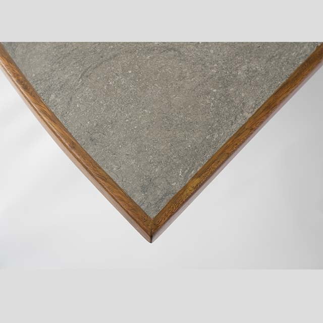 Quaterz Table - Image 4